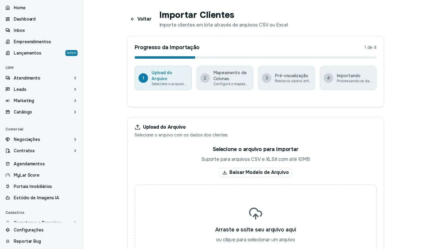 Tela de importação de clientes na etapa Upload do Arquivo, com o botão Baixar Modelo de Arquivo