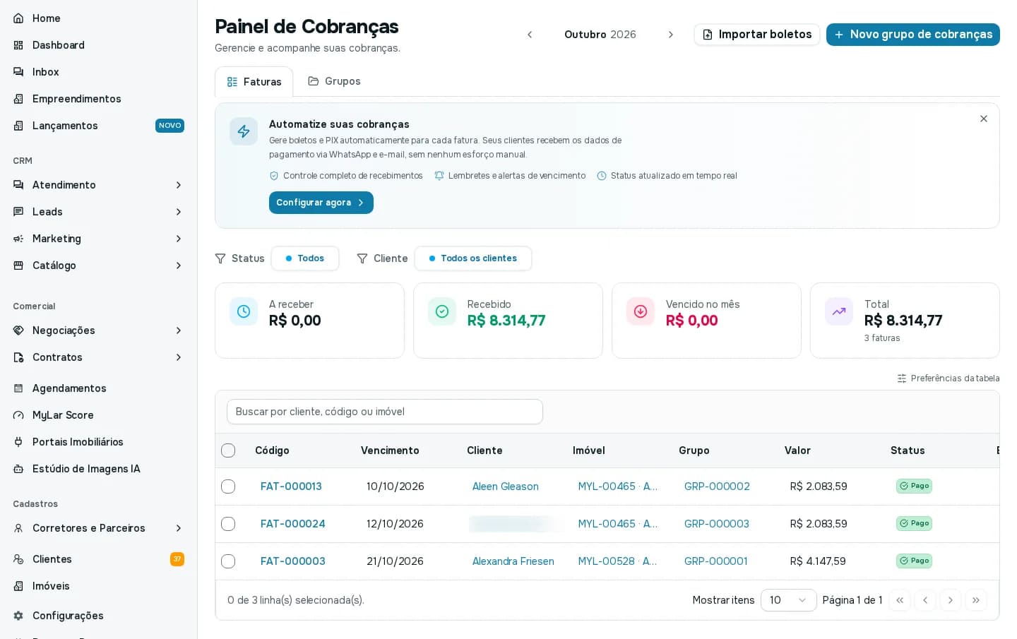 Painel de Cobranças na aba Faturas, com o mês, os filtros, os cartões de resumo e a tabela de faturas