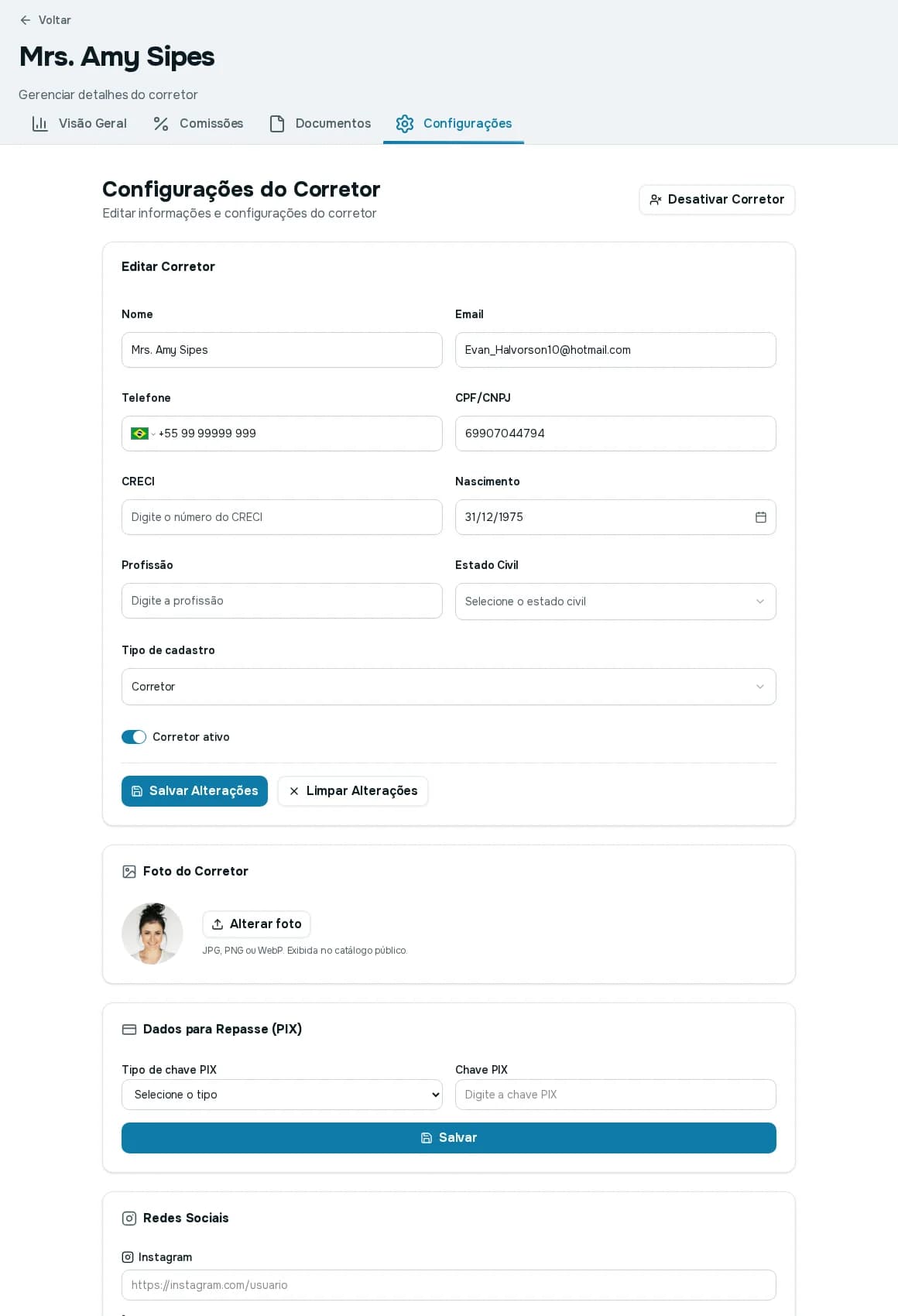 Aba Configurações do corretor com edição de dados, foto, PIX, redes sociais, bio, endereços, usuário e zona de perigo