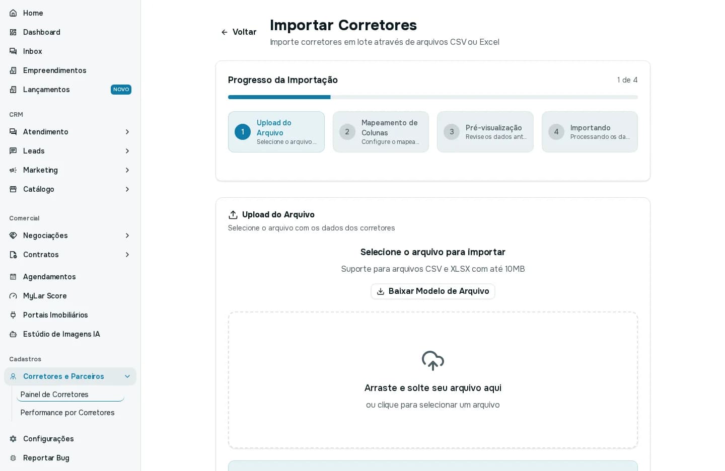Tela Importar Corretores na etapa Upload do Arquivo, com o botão Baixar Modelo de Arquivo e a área para arrastar o arquivo