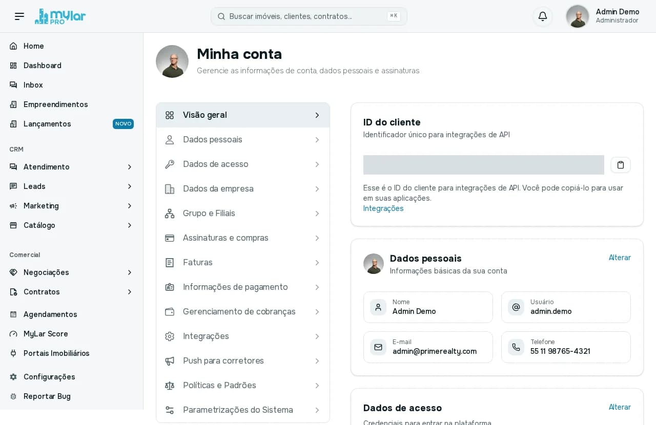 Página Minha conta com o menu de seções à esquerda e os cartões ID do cliente e Dados pessoais