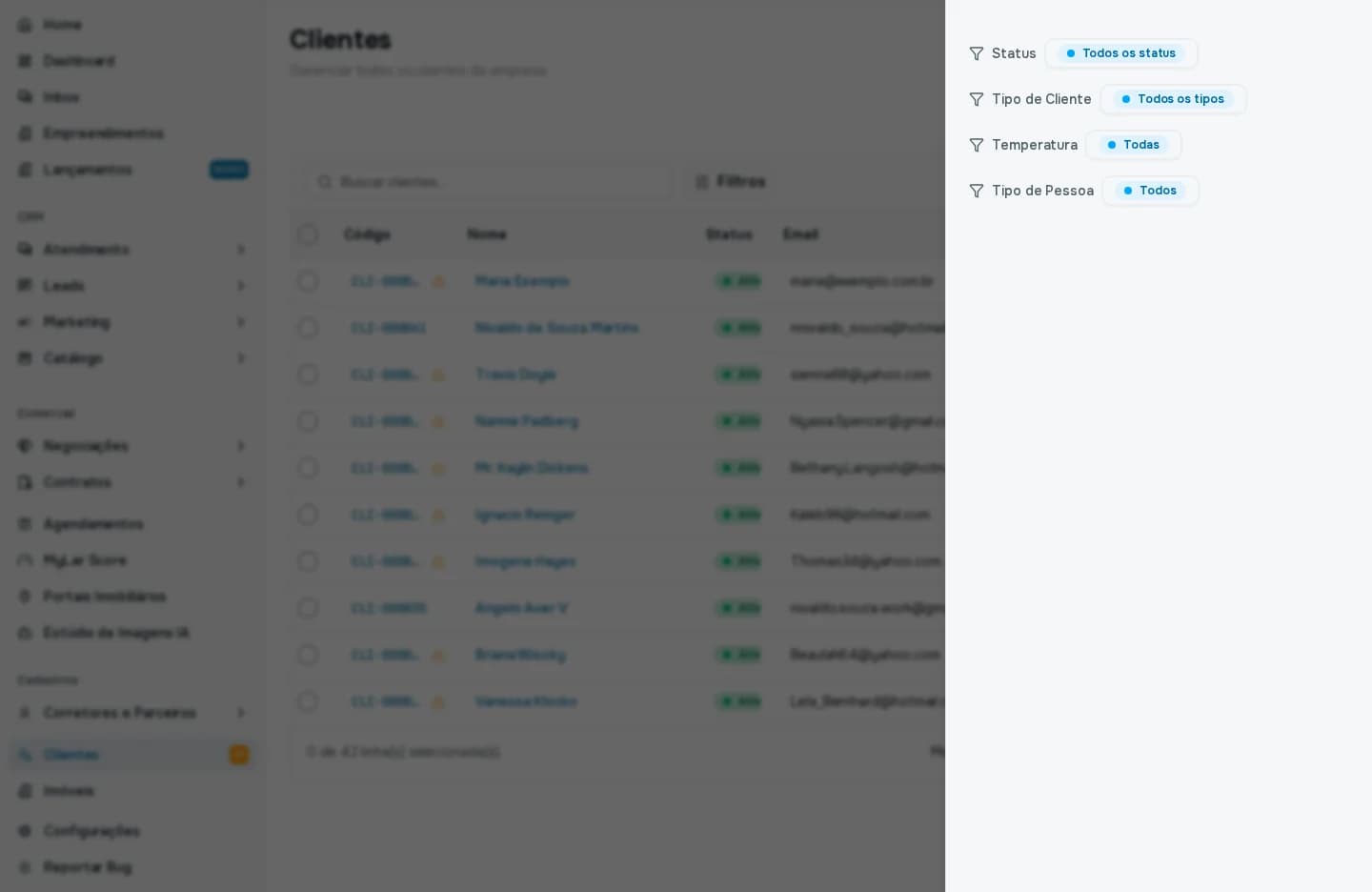 Painel Filtros aberto na lista de clientes, com Status, Tipo de Cliente, Temperatura e Tipo de Pessoa