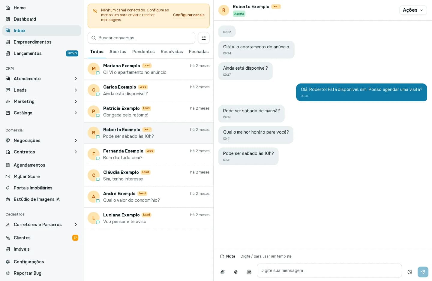 Uma conversa aberta no Inbox, com as mensagens do cliente e da equipe, o botão Ações e a caixa de resposta com anexo, áudio, nota e agendamento