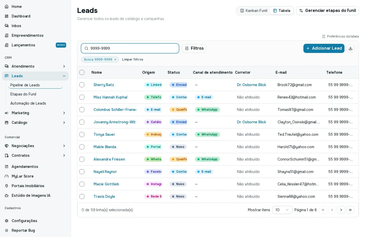 Tela Leads no modo Tabela, com busca, botão Filtros e a lista de leads com origem, status, corretor e e-mail